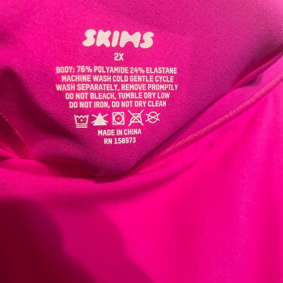 SKIMS Fits Everybody Slip Dress - Picture 7 of 7